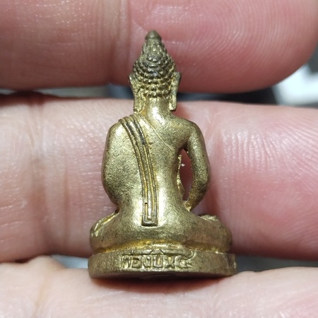 รูปหล่อหลวงพ่อเพชร รุ่นกองบิน4 เคาะเดียว