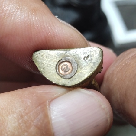 รูปหล่อหลวงพ่อเพชร รุ่นกองบิน4 เคาะเดียว