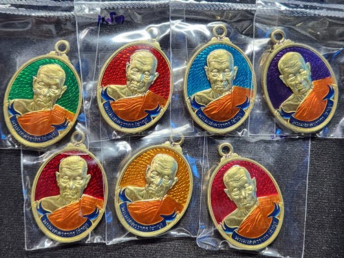  วัดบางบ่อ จ สมุทรปราการ  เหรียญห่วงเชื่อม หลวงพ่อชาญ รุ่นสร้างกำแพง ปี 2558 ลงยาครบ 7 สี ตอก หมายเล