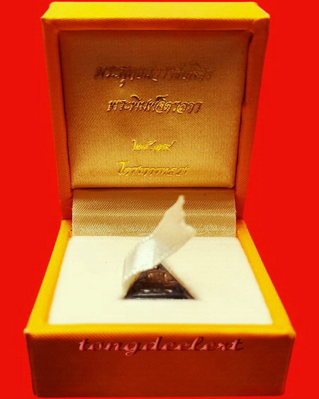 พระพุทธนวราชบพิตร(สมเด็จจิตรลดา) เนื้อเงิน รุ่นโครงการหลวง สวยมากพร้อมกล่องเดิมค่ะ