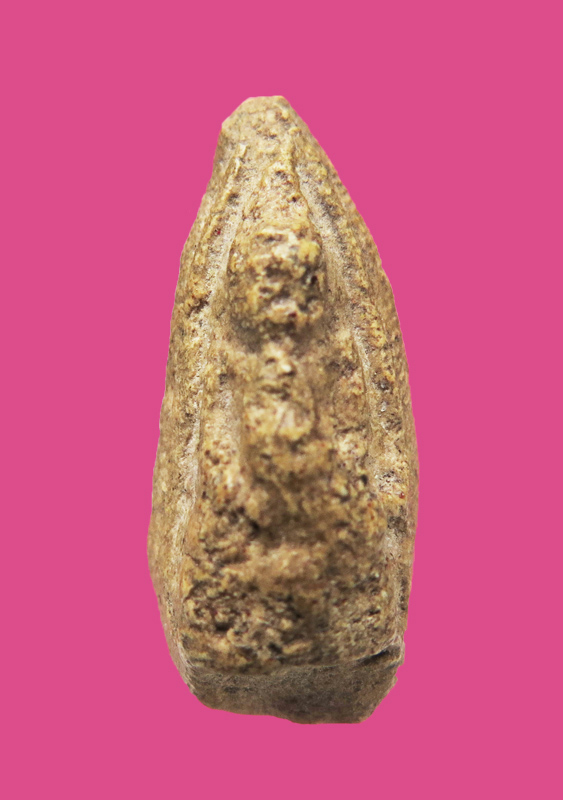 พระผง พิมพ์เขี้ยว  ไม่ทราบที่ สร้างก่อน ปี 2500 แน่นอนครับ