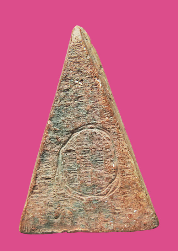 พระเนื้อดิน พิมพ์ใหญ่ๆ เก่าๆ ข้างปาด หลังจาร