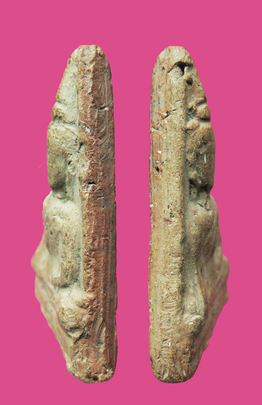 พระเนื้อดิน พิมพ์ใหญ่ๆ เก่าๆ ข้างปาด หลังจาร