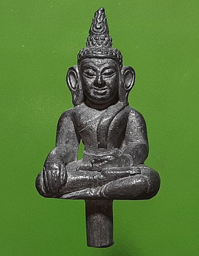 พระยอดธง เนื้อตะกั่ว สวยคมชัด ไม่ทราบที่ ตอกโค้ดใต้ยันต์นะ