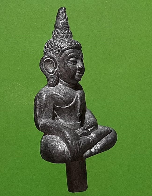 พระยอดธง เนื้อตะกั่ว สวยคมชัด ไม่ทราบที่ ตอกโค้ดใต้ยันต์นะ