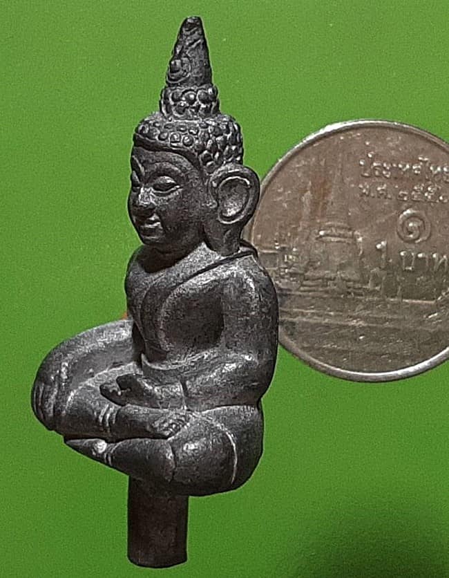 พระยอดธง เนื้อตะกั่ว สวยคมชัด ไม่ทราบที่ ตอกโค้ดใต้ยันต์นะ