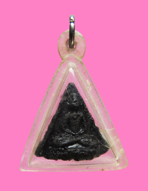 พระพิมพ์สามเหลี่ยม เลี่ยมแล้ว