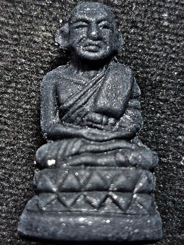 วัดห้วยเงาะ ปัตตานี หลวงพ่อทวด บัวรอบ หลวงพ่อเขียว รุ่น กิตติคุณ 82 ปี 2553  เนื้อว่าน