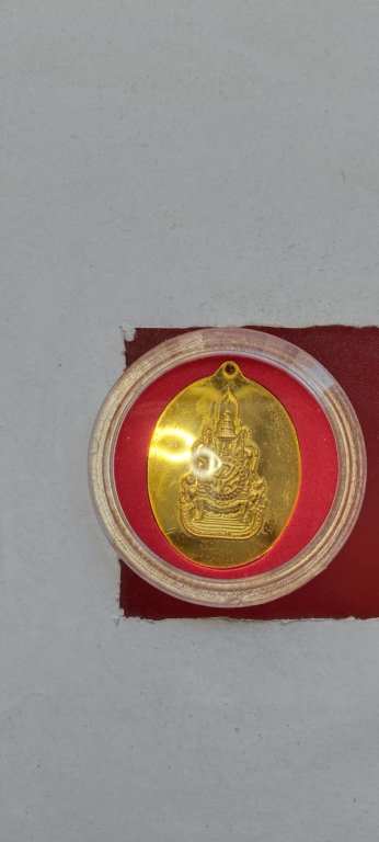 เหรียญทรงกล้อง ร.9 กาไหล่ทองสวยๆกล่องเดิม