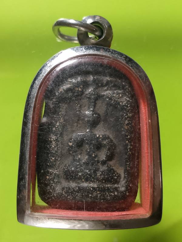 พระเนื้อดินผสมว่าน 