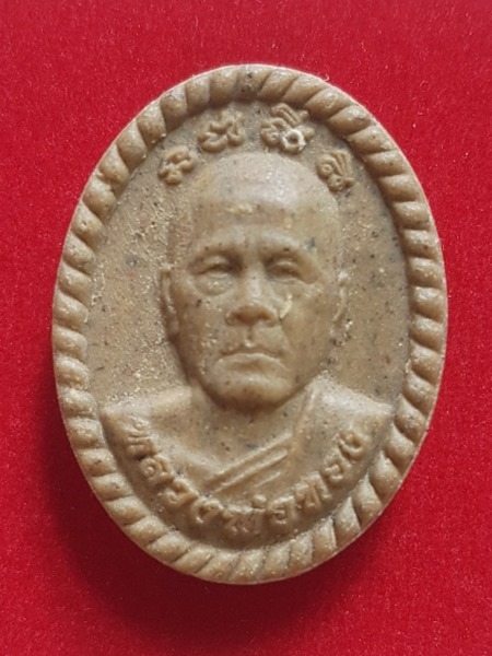 พระผงดวงเศรษฐี หลวงพ่อทอง สุทธสีโล รุ่น ทองทวีคูณ เนื้อว่าน๑๐๘ ฝังแผ่นโค๊ตเงิน หมายเลข ๒๒๒๐ พร้อมกล่