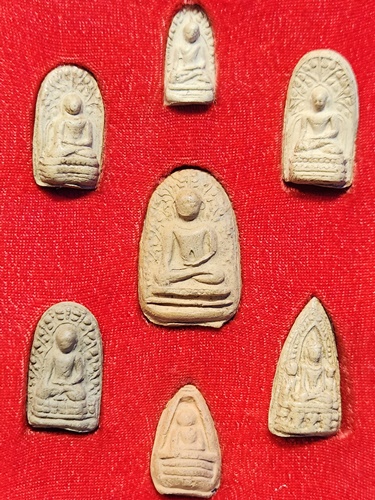  วัดพระธาตุหริภุญไชย ลำพูน พระเนื้อดิน ปี 35 ครบ 7 พิมพ์