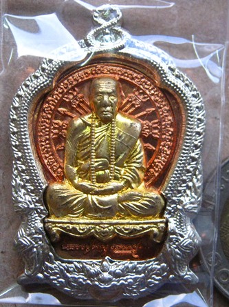 หลวงปู่คำบุ วัดกุดชมภู อุบลฯ ปี2554 รุ่นเจริญบารมี๘๙ ปะฉลุ3ชิ้น ขอบอัลปาก้า องค์ทองทิพย์ หลังนวะ