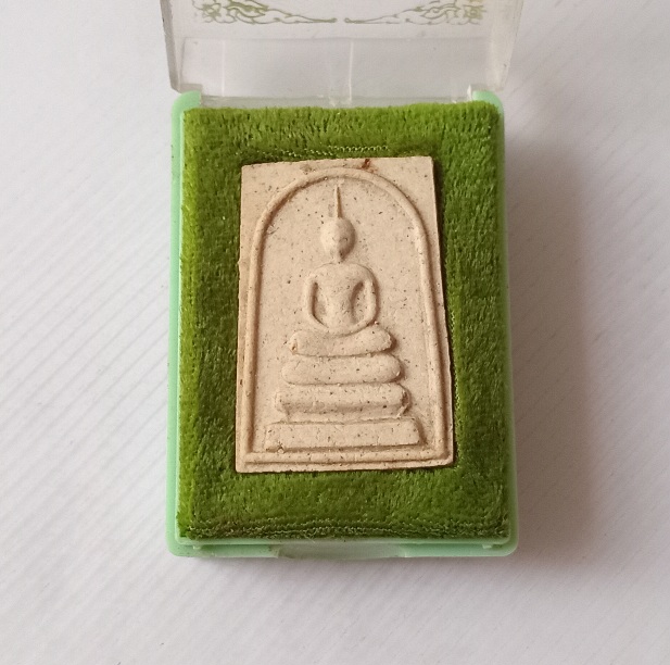พระสมเด็จผงเก่าวัดระฆัง รุ่นเดือนเพ็ญ สร้างปี2536