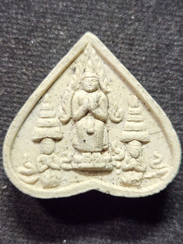 วัดเขาอ้อ พัทลุง พระผง ยอดขุนพล ๙๐๐ ปี รุ่น๑  เนื้อผงว่านผสมมวลสารมหามงคล