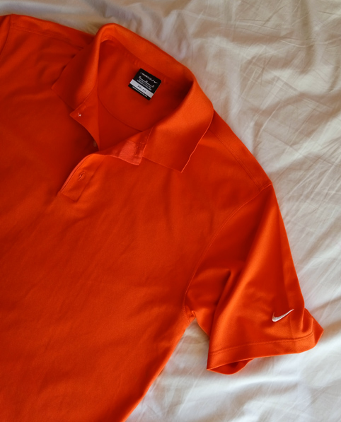 เสื้อ NIKE ของแท้ สีส้ม สวยๆ XL คนไทย + พิเศษแถมฟรี UNIQLO สีเทาให้อีก1ตัว