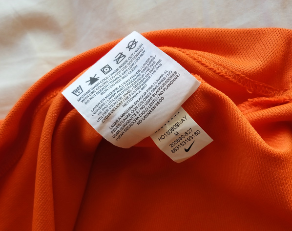เสื้อ NIKE ของแท้ สีส้ม สวยๆ XL คนไทย + พิเศษแถมฟรี UNIQLO สีเทาให้อีก1ตัว