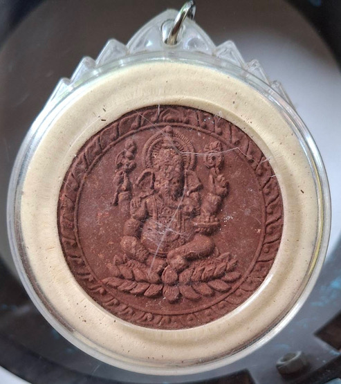 พระผงจัมโบ้ หลวงพ่อทองใบ วัดหนองทราย จ.สุพรรณบุรี พร้อมกรอบพลาสติก