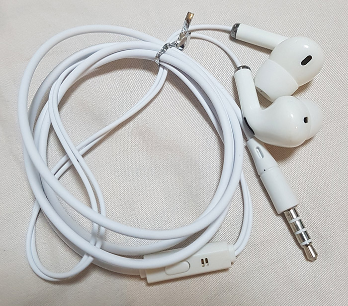 หูฟังเสียงดี เบสแจ่ม จากญี่ปุ่น เหมารวม3เส้น ได้จากโกดังญี่ปุ่น สภาพใหม่มาก สวยๆเลย เหมือนแทบไม่เคย