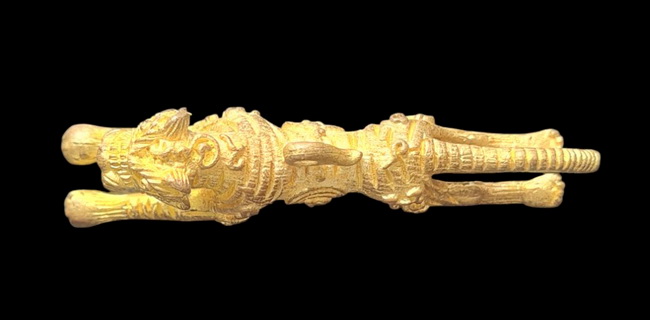 เคาะแรกแดง...เสือยันต์กลับ รุ่น ๗...เนื้อทองเหลือง พิมพ์เล็ก ...หลวงปู่แย้ม วัดตะเคียน จ.นนทบุรี