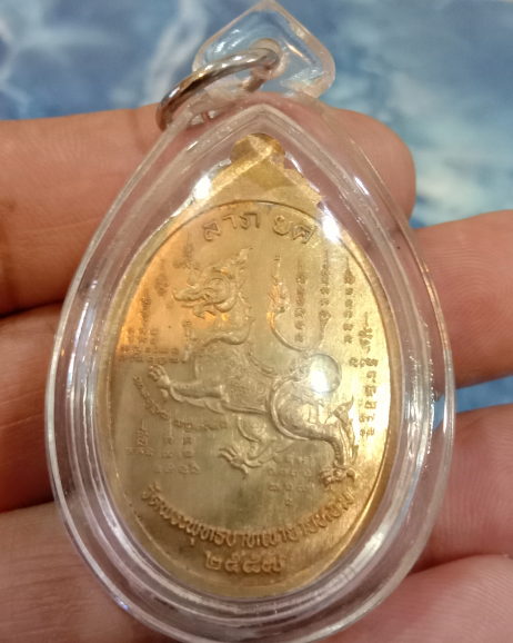 หลวงพ่อทอง"ลาภยศ" ยุคต้นพร้อมจารคมๆเลี่ยมพร้อมใช้สวยกริ๊บ