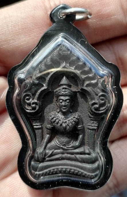 พระขุนแผนหน้าเขมรไม้งิ้วดำแกะ หลวงปู่หงษ์ พรหมปัญโญ วัดเพชรบุรี จ.สุรินทร์ หลังอุดมวลสารฯลฯ เคาะเดีย