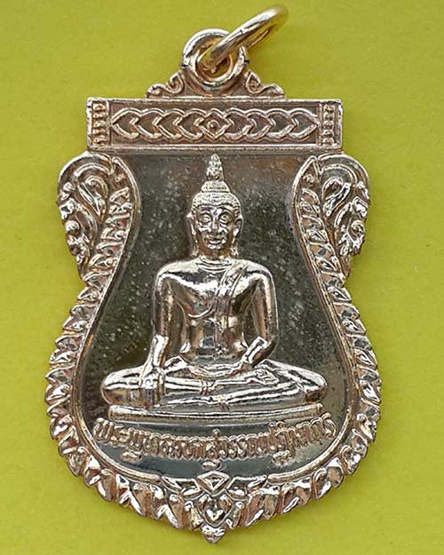 พระพุทธมหาสุวรรณปฏิมากร วัดไตรมิตรวิทยารามวรวิหาร สร้างปี 2538