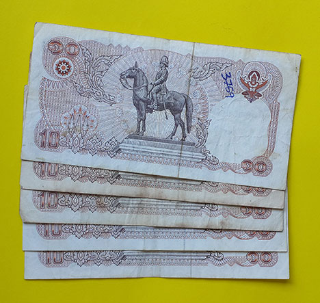ธนบัตรชนิดราคา 10 บาท ในหลวงรัชกาลที่ 9 จำนวน 5 ฉบับ สภาพพอใช้