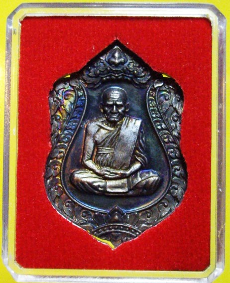 เหรียญเสมา หลวงพ่อเงิน รุ่น เลื่อนสมณศักดิ์ 111ปี เนื้อทองแดงรมดำ กล่องเดิมจากวัด