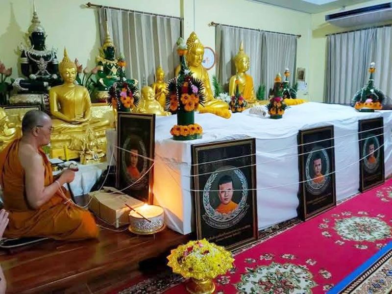 เหรียญหลวงพ่อทองหน้าหนุ่ม ปั๊มกระบอกเชื่อมห่วงตุ้ม รุ่นที่รฤก๖รอบ เนื้อเงินบริสุทธิ์ หมายเลข ๖๙ 