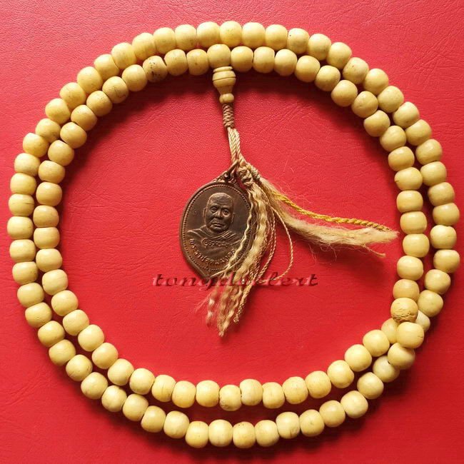 ประคำหลวงพ่ออุตตมะ วัดวังก์วิเวการาม จ.กาญจนบุรี มีเหรียญห้อยปลายประคำด้วยค่ะ