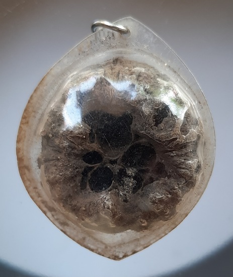 เมล็ดพระเจ้า๕พระองค์ เลี่ยมเก่าๆ ไม่ทราบที่