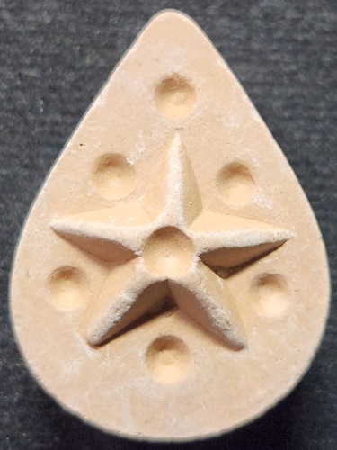 วัดเนินดินแดง ชลบุรี ดาวแม่เนื้อหอม หลวงพ่อมนตรี (ลูกศิษย์ หลวงพ่อผินะ ) อุดผง มีโค๊ต