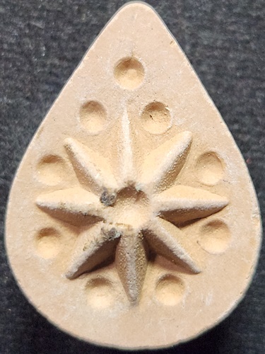 วัดเนินดินแดง ชลบุรี ดาวแม่เนื้อหอม หลวงพ่อมนตรี (ลูกศิษย์ หลวงพ่อผินะ ) อุดผง มีโค๊ต