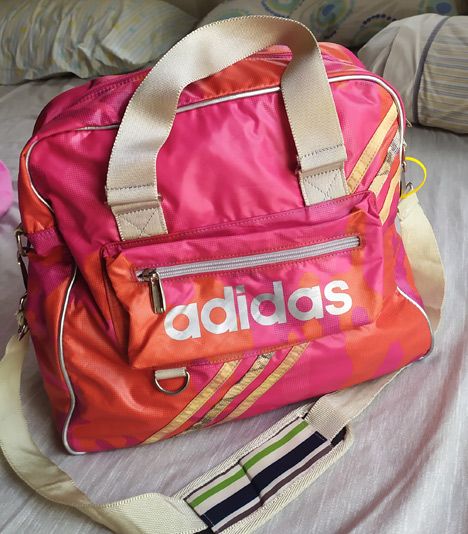 N กระเป๋า ADIDAS ของแท้ สวยๆ จะใช้ไปเล่นกีฬาหรือใช้เที่ยวเดินทาง สะดวกได้ทั้งหิ้วทั้งสะพาย