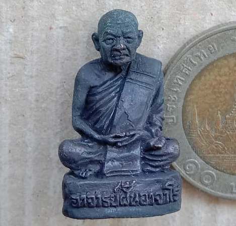 รูปหล่อหลวงปู่ฝั้น อาจาโร วัดสุทธิมงคล (ว.ส.ม.) จ.สกลนคร ปี2541 พร้อมกล่องเดิม