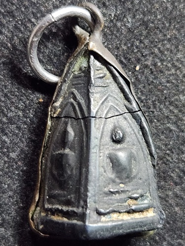 พระพรหมสี่หน้า เนื้อเมฆพัตร เก่าจับขอบทองแดง ตามสภาพ