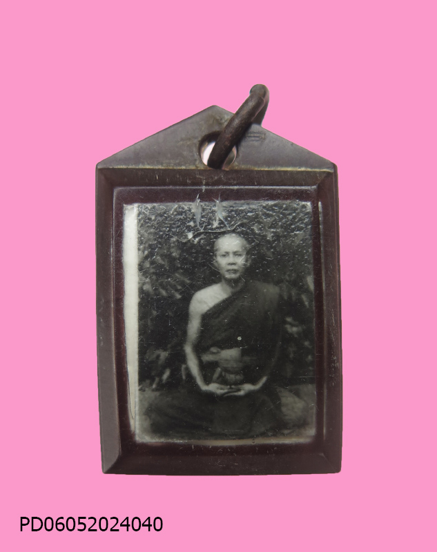 รูปถ่าย หลวงพ่อวิชัย - แม่ชีเมี้ยน ออกสำนักสงฆ์ถ้ำกระบอก