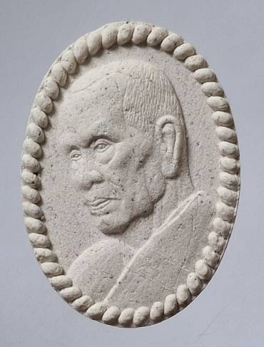 พระผงดวงเศรษฐีหันข้าง หลวงพ่อพัฒน์ วัดห้วยด้วน จ.นครสวรรค์ ปี2563 กล่องเดิม เลข5682