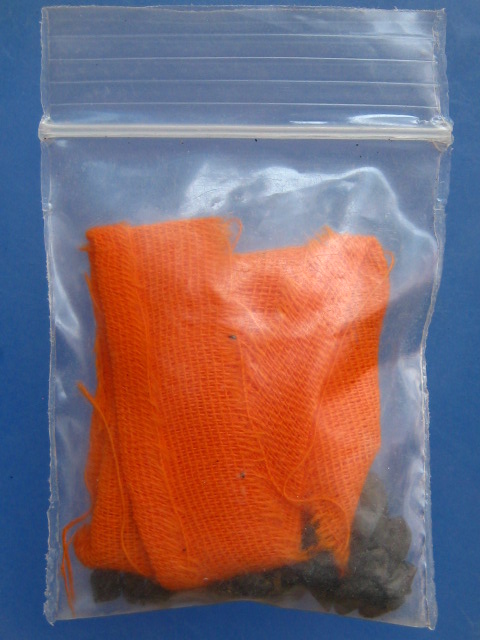 รูปถ่าย+จีวร+หิน หลวงพ่ออุทัย วัดเกาะตาพุด จ.ราชบุรี