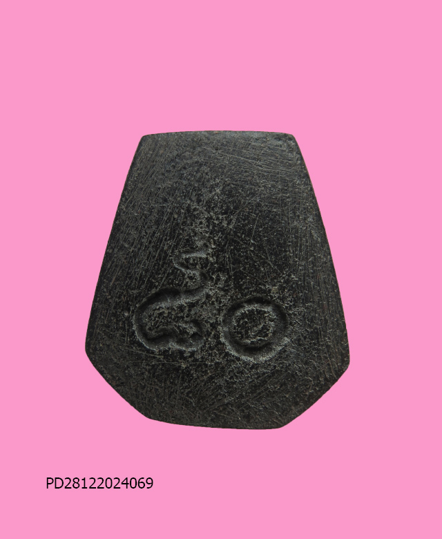 พระปิดตา พระอาจารย์แฟ้ม วัดป่าอรัญญิการาม พิมพ์หกเหลี่ยม ฉลอง 80 ปี เนื้อผงคลุกรัก