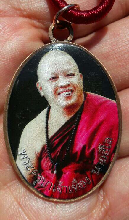 ล็อคเก็ตรูปเหมือน ครูบาเทือง วัดบ้านเด่น อ.แม่แตง จ.เชียงใหม่ ปี 2565 มาพร้อมสร้อยเดิมๆ เคาะเดียว