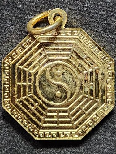 ศาจเจ้าแม่เขาสามมุข ชลบุรี เหรียญแปดเหลี่ยม เจ้าแม่เขาสามมุข หลัง ยันต์โป๊ยก่วย