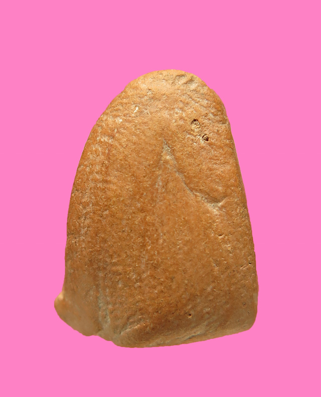 พระสังกัจจายเนื้อดิน สูงประมาณ 1.8 ซม.