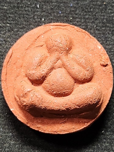 วัดเนินสุทธาวาส จ.ชลบุรี  พระปิดตา หลวงพ่อเกลี้ยง  หลังหนุมานเชิญธง 