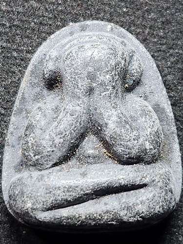 วัดบ่อวิน ระยอง พระปิดตาเนื้อดำ หลังยันต์สาม