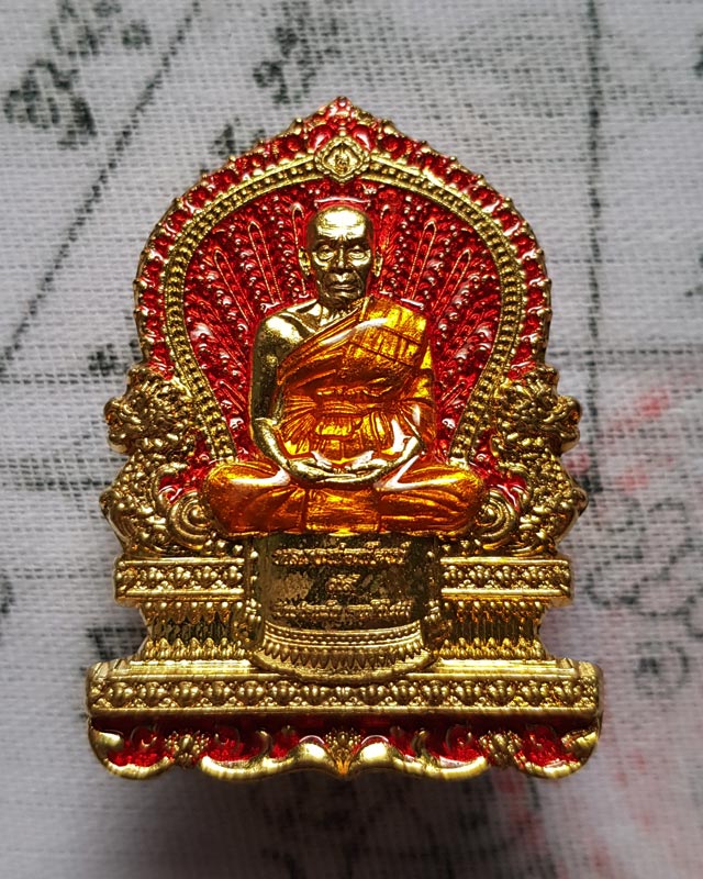 เหรียญแววนกยูง หลวงพ่อพัฒน์ วัดห้วยด้วน นครสวรรค์ รุ่นมีแต่คนรัก คนชังไม่มี เนื้อทองทิพย์ลงยาจีวรพื้