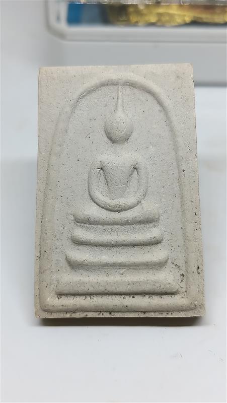 พระสมเด็จรุ่นสร้างอุโบสถ พิมพ์ ว.ต.ก. ใหญ่ ปี 2537 (ปืนแตก) หลวงพ่อรวย วัดตะโก