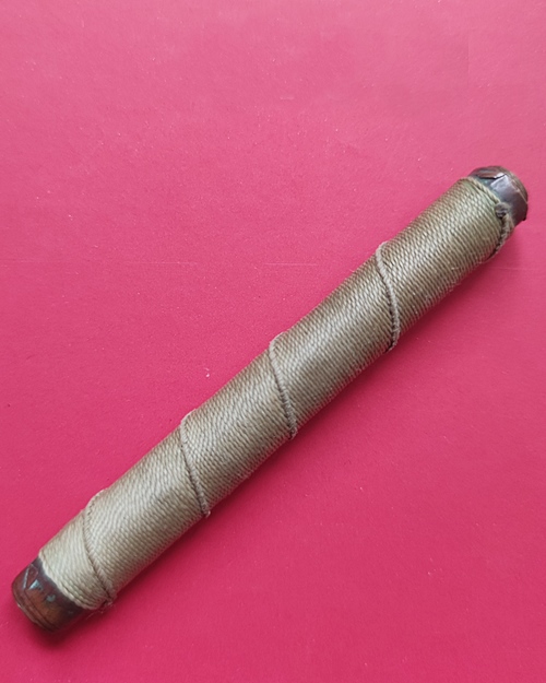 ตะกรุดโทนหลวงปู่สุข  วัดโพธิ์ทรายทอง จ.บุรีรัมย์ เนื้อทองแดง เชือกเดิม (2)