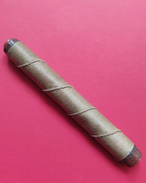 ตะกรุดโทนหลวงปู่สุข  วัดโพธิ์ทรายทอง จ.บุรีรัมย์ เนื้อทองแดง เชือกเดิม (2)